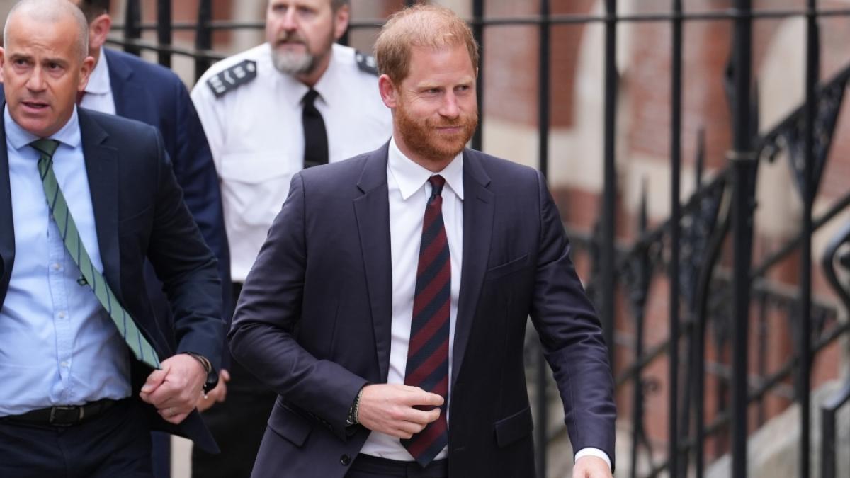 Prinz Harry: Vers&ouml;hnung mit der K&ouml;nigsfamilie? Er stellt eine Bedingung. (Foto)