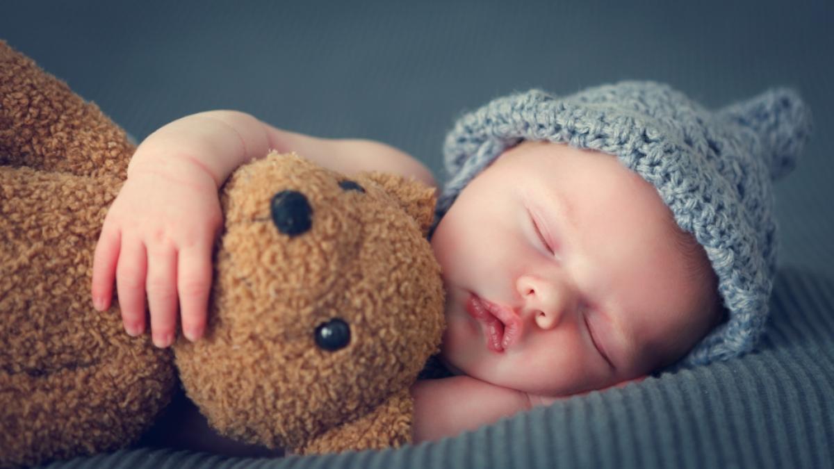Eine Mutter hat ihr Baby alleine gelassen, um auf Sauf-Tour zu gehen. (Foto)