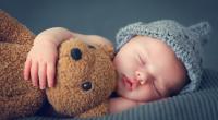 Eine Mutter hat ihr Baby alleine gelassen, um auf Sauf-Tour zu gehen.