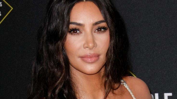 Kim Kardashian sattelt auf.