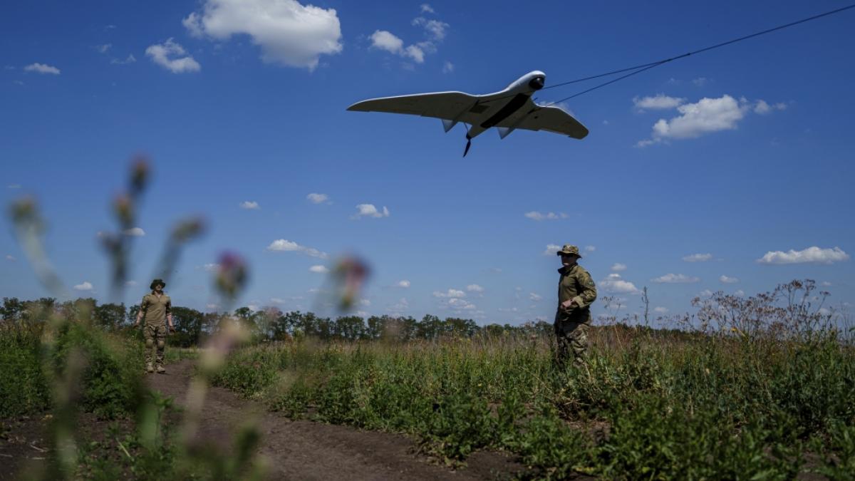 Ukrainische Soldaten (hier beim Start einer Furia-Drohne zur Aufkl&auml;rung) wollen weitere erfolgreiche Angriffe gegen Wladimir Putins Armee durchgef&uuml;hrt haben. (Foto)