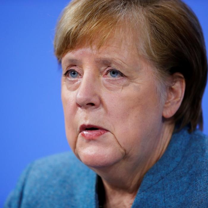 Angela Merkel ruft zu weiterem Durchhalten auf - und verteidigt Impfplan