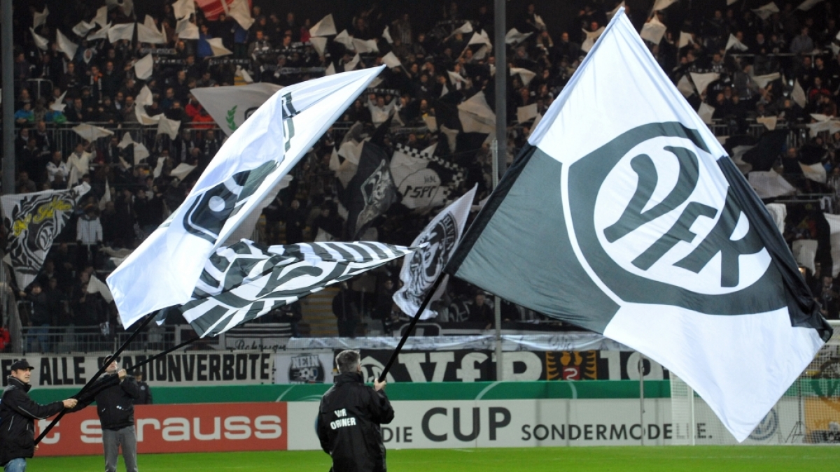Die Fans auf den R&auml;ngen bejubeln ihren VfR Aalen. (Symbolbild) (Foto)
