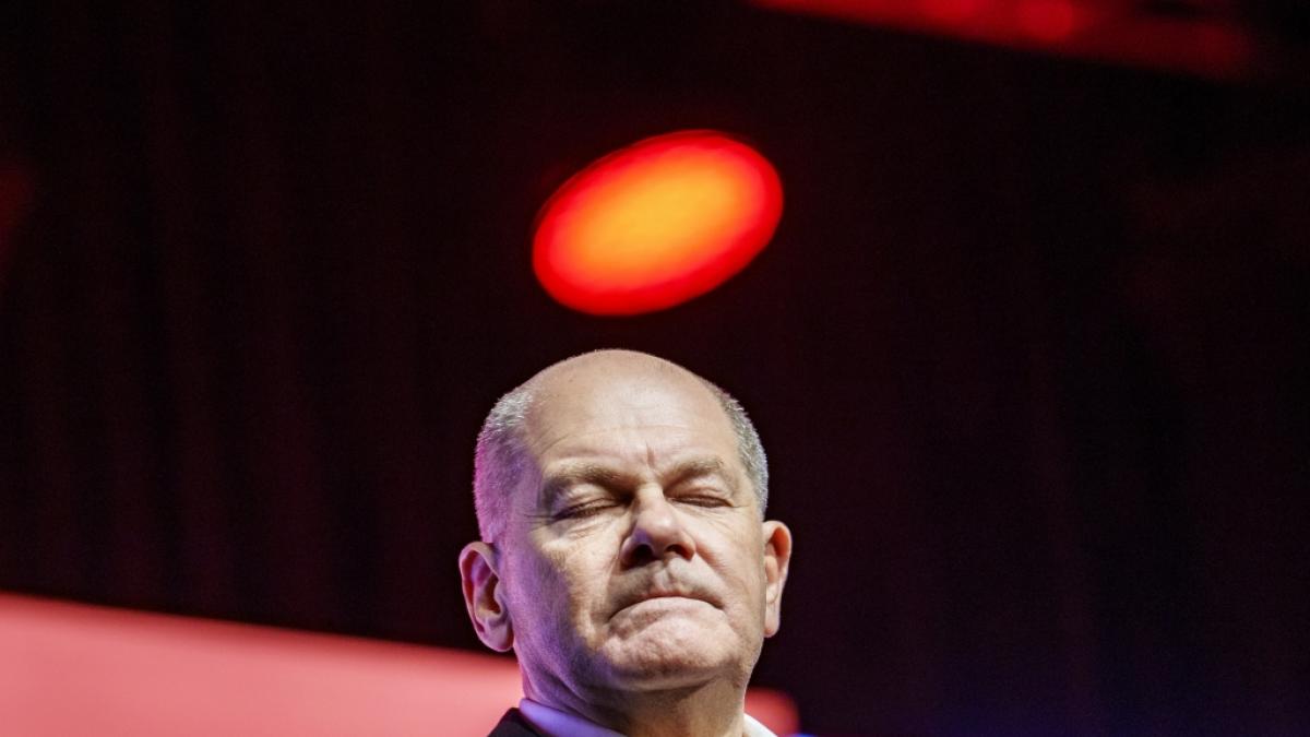 Olaf Scholz kassiert eine herbe Umfrageklatsche. (Foto)