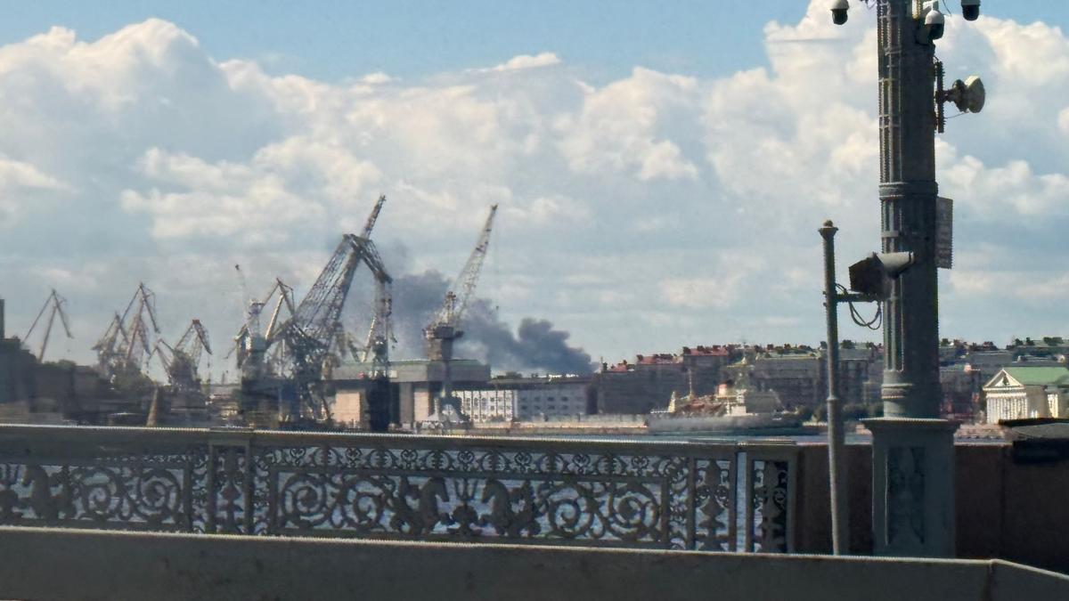 Die Ukraine hat russischen Angaben zufolge mit Dutzenden Drohnen Ziele in St. Petersburg angegriffen, darunter ein &Ouml;lterminal im Hafen und ein Rechenzentrum. (Foto)
