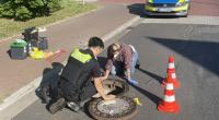 In diesem Gully wurde der seit Tagen vermisste Joe (8) aus Oldenburg lebend gefunden - doch die Polizei muss noch eine Reihe von offenen Fragen beantworten.