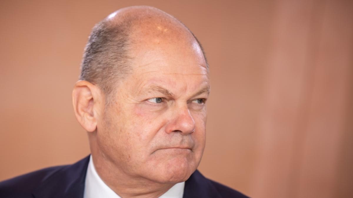 Bundeskanzler Olaf Scholz geriet jetzt wegen Fischbr&ouml;tchen-Verzehrs in die Kritik. (Foto)