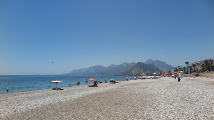 Leere Strände in Anatalya: Immer wieder gibt es Terroranschläge in der Türkei, worunter auch der Tourismus leidet.