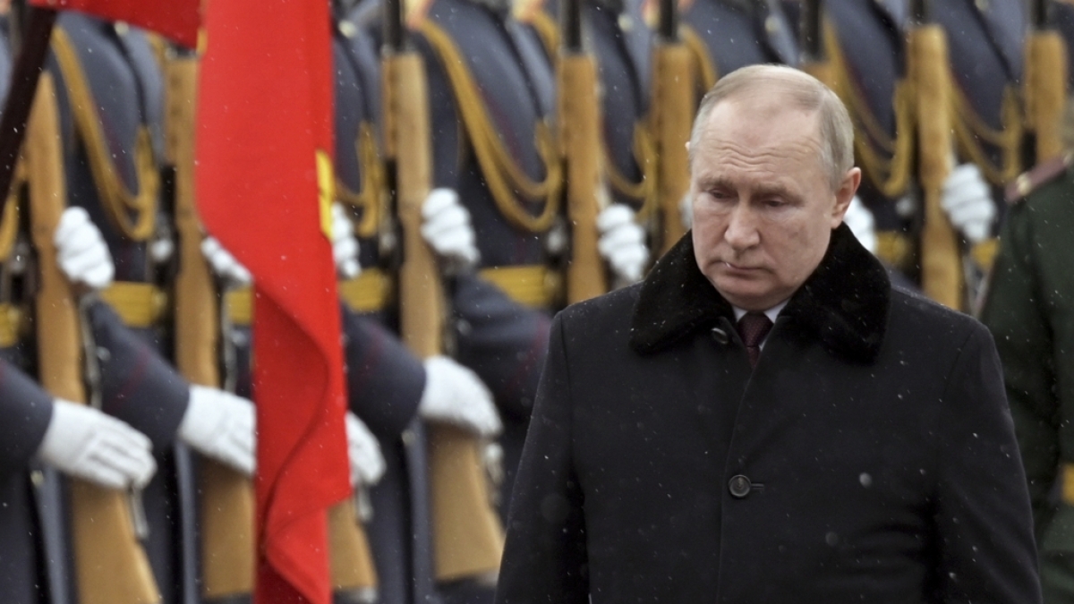 Wladimir Putin soll seine Soldaten in Massengr&auml;bern bestatten lassen. (Foto)