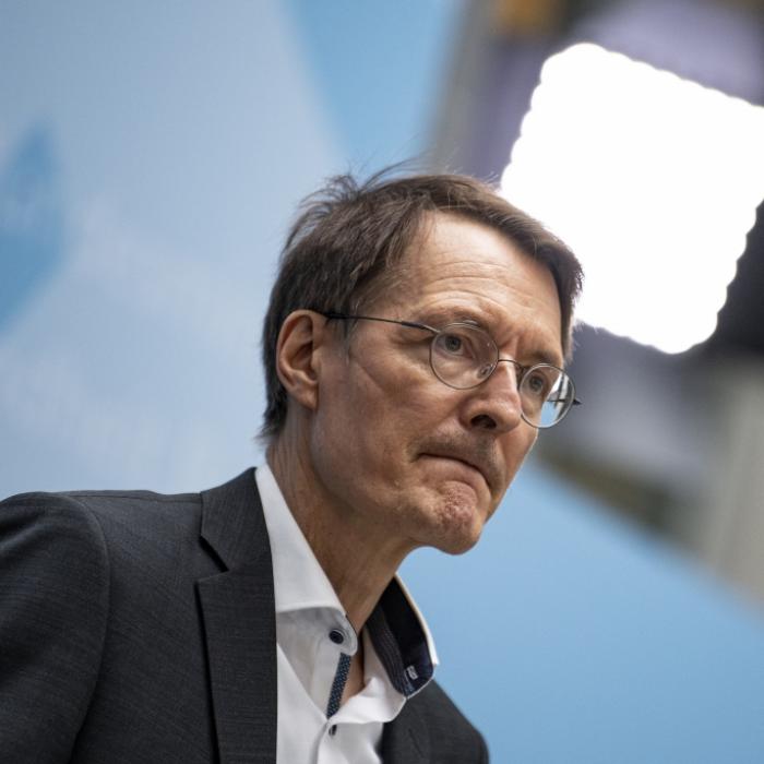 Kanzler-Bruder teilt gegen Gesundheitsminister aus