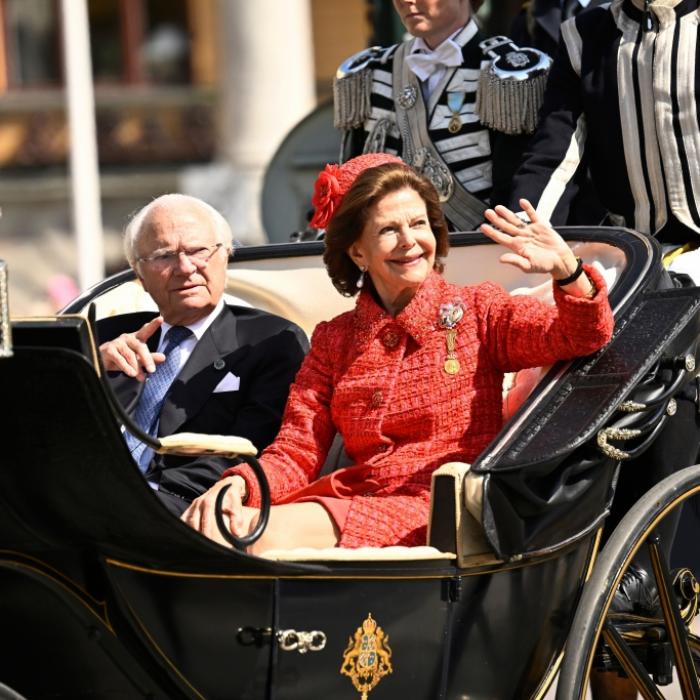 König Carl Gustaf stellt Königin Silvia in den Mittelpunkt