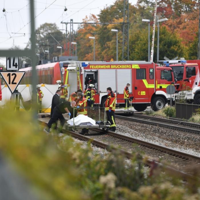Sie rannten über die Gleise! Brüder (13, 17) tödlich von Zug erfasst