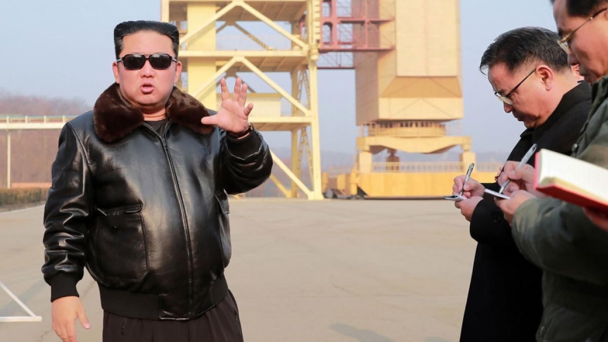Kim Jong-un plant angeblich zum 110. Geburtstag seines Gro&szlig;vaters den Test einer "Monsterrakete". (Foto)