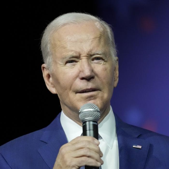 Videos beweisen: US-Präsident verliert ständig die Orientierung
