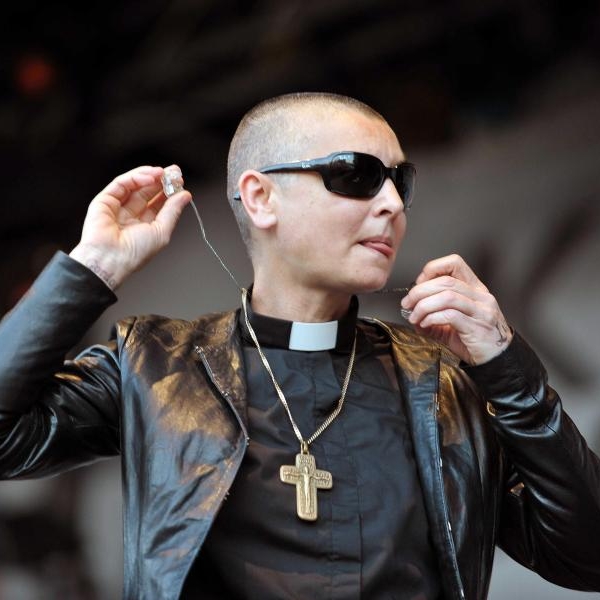 Sinead O'Connor kündigt ihren Selbstmord bei Facebook an