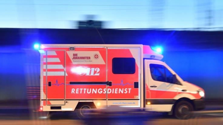 Die Nachrichten des Tages auf news.de: In Berlin ist ein Auto in eine Menschenmenge gerast.