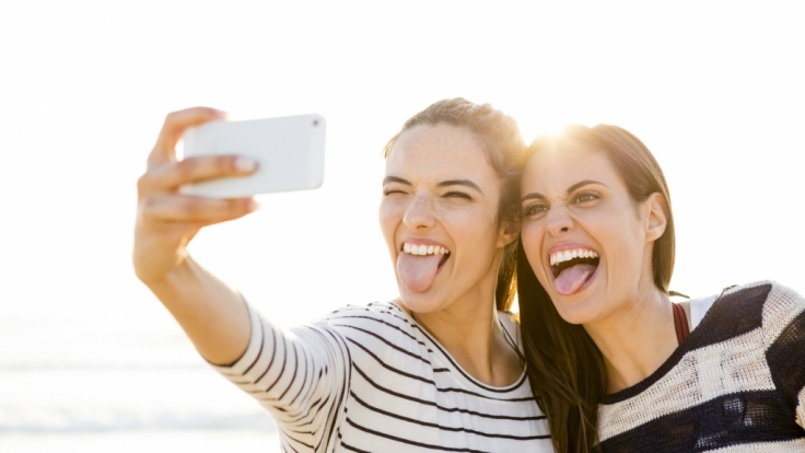 Selfies wie dieses sorgen nach Aussage eines amerikanischen Experten für eine schnellere Verbreitung von Läusen.
