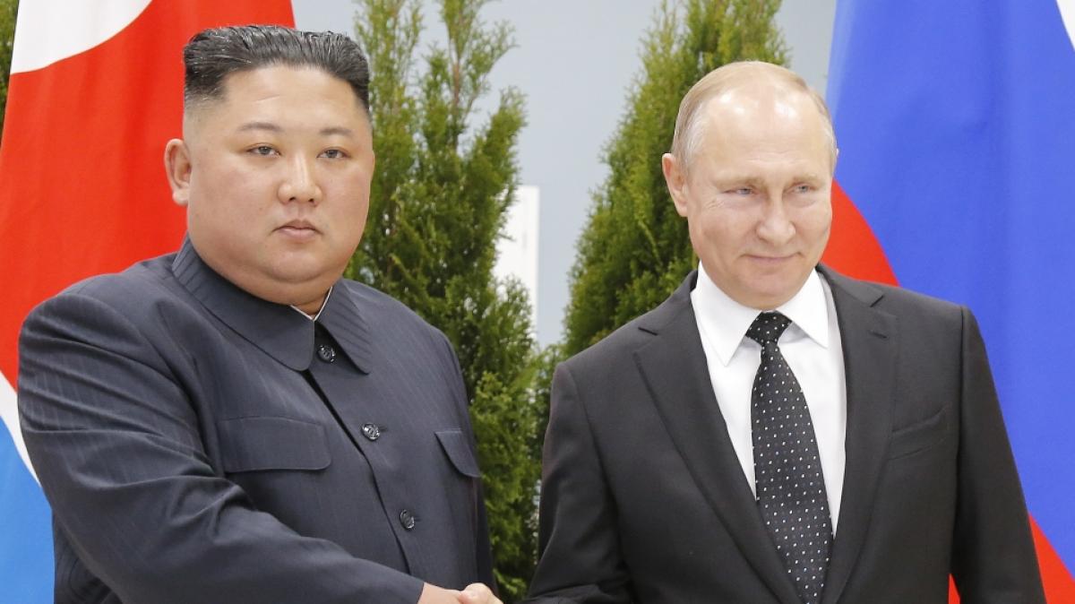 Vereinbarten zuletzt eine engere Zusammenarbeit: Kim Jong Un (links) und Wladimir Putin. (Foto)
