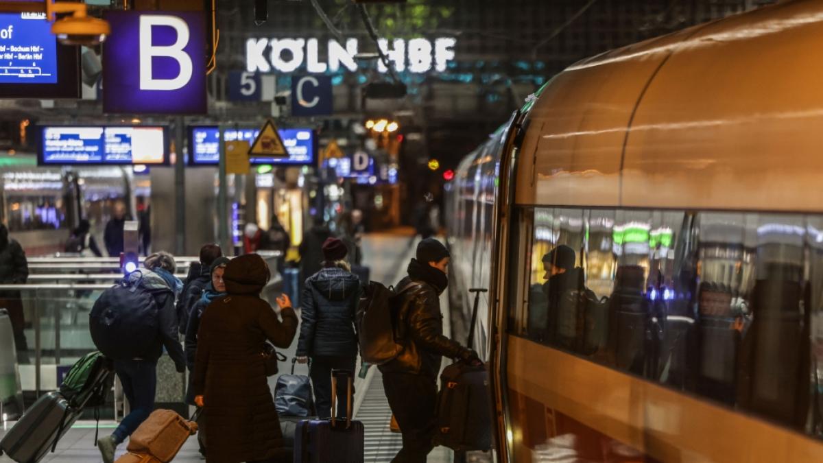 Pendler sollen ab 1. Januar 2026 entlastet werden (Symbolfoto). (Foto)