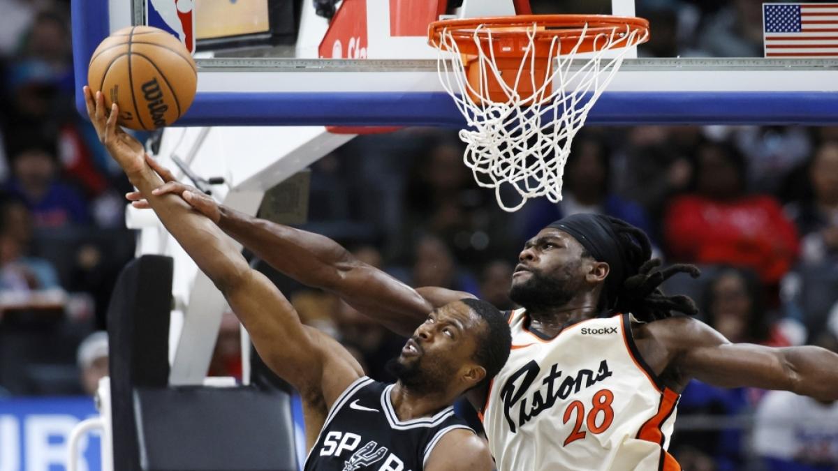 Die San Antonio Spurs legen einen Korb gegen die Detroit Pistons am 25.03.2025. (Symbolbild) (Foto)