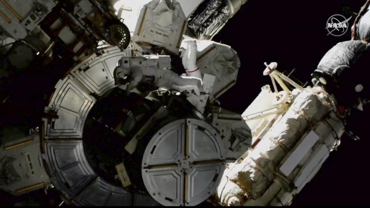 Alien-Fans wollen ein UFO in der Nähe der ISS gesehen haben.