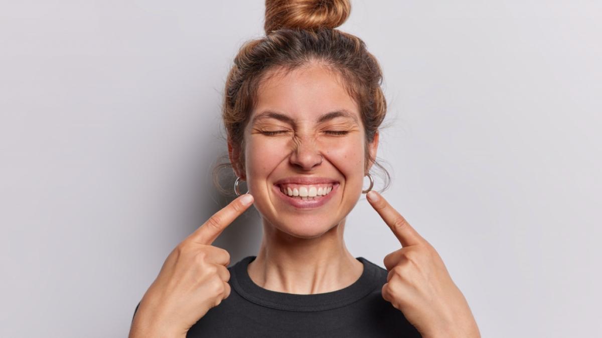 Influencer empfehlen Kurkuma f&uuml;r ein strahlend wei&szlig;es L&auml;cheln - doch Experten raten zur professionellen Pflege. (Foto)