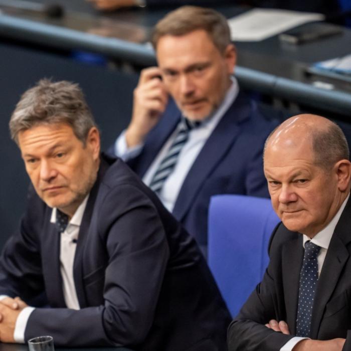 Abwärtstrend hält an - Ampel-Regierung stürzt in Umfrage weiter ab