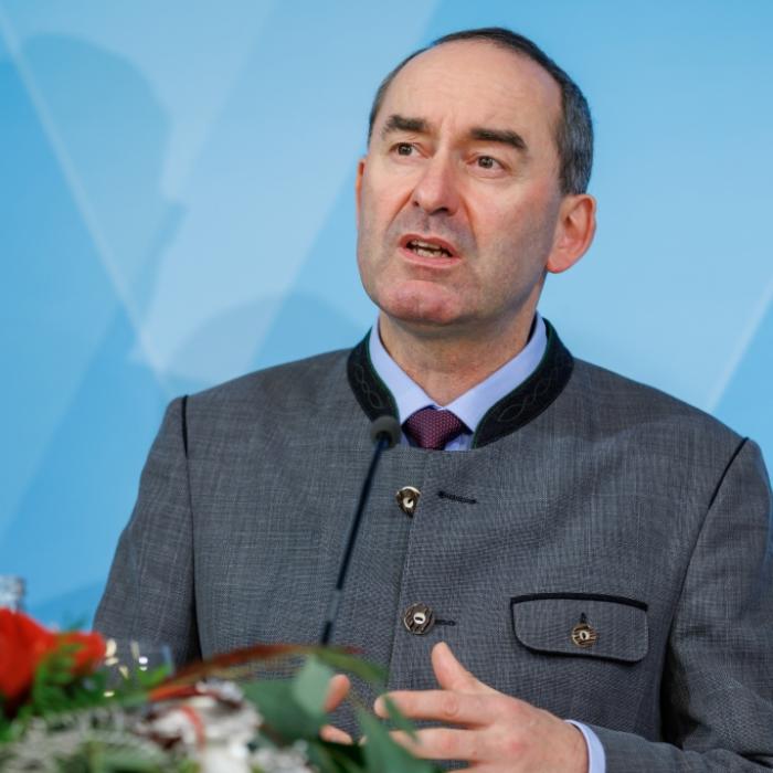 Twitter-Blamage! Weiß Bayern-Wirtschaftsminister nicht, was ein Veganer ist?