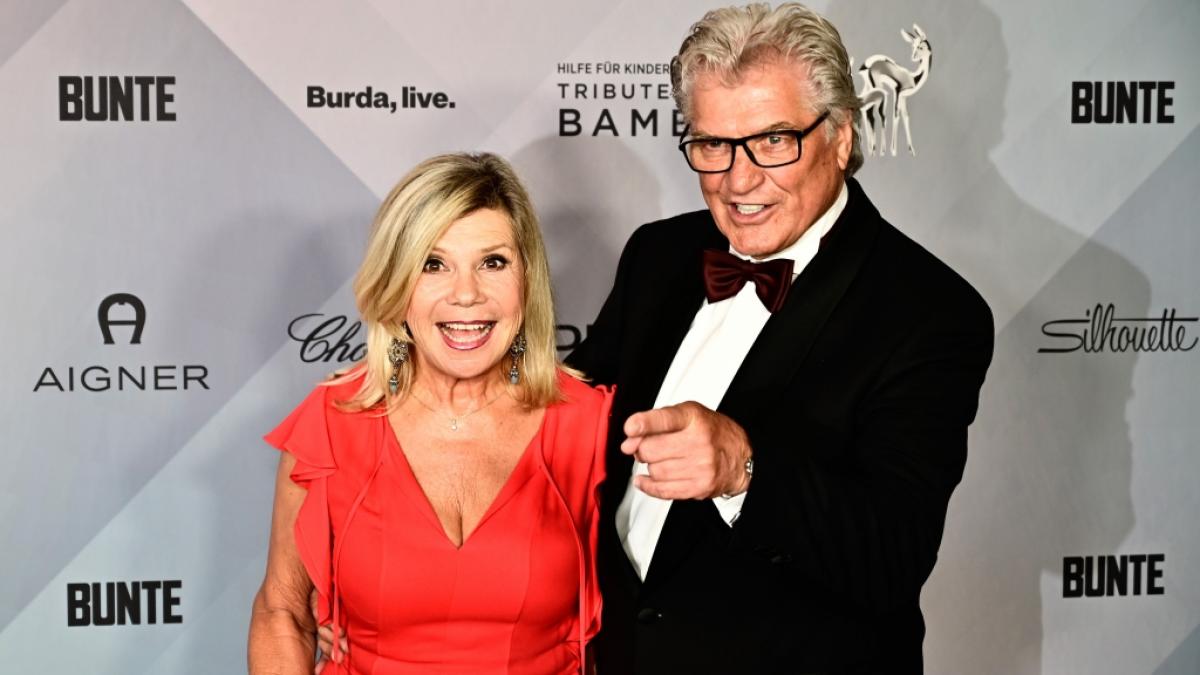 Das L&auml;cheln d&uuml;rfte Marianne Hartl, hier mit Ehemann Michael, derzeit schwerfallen: Die Volksmusik-S&auml;ngerin laboriert nach einem Sturz an einer schmerzhaften Verletzung. (Foto)