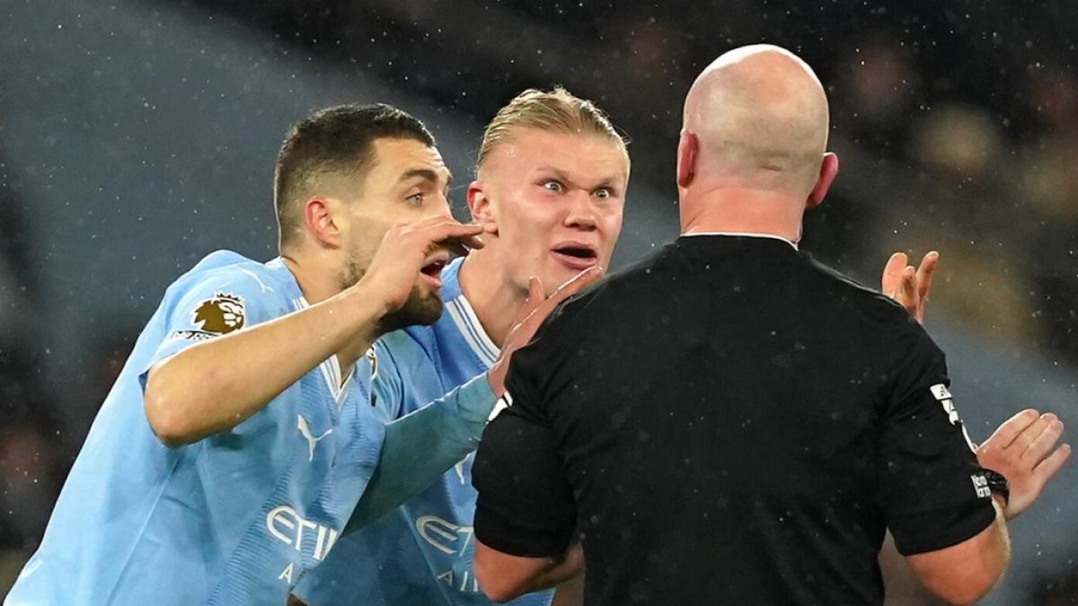 Von lustigen Gesichtsausdrücken bis zu kuriosen Szenen: Diese Schnappschüsse zeigen die humorvolle Seite des Fußball-Stars. (Foto)