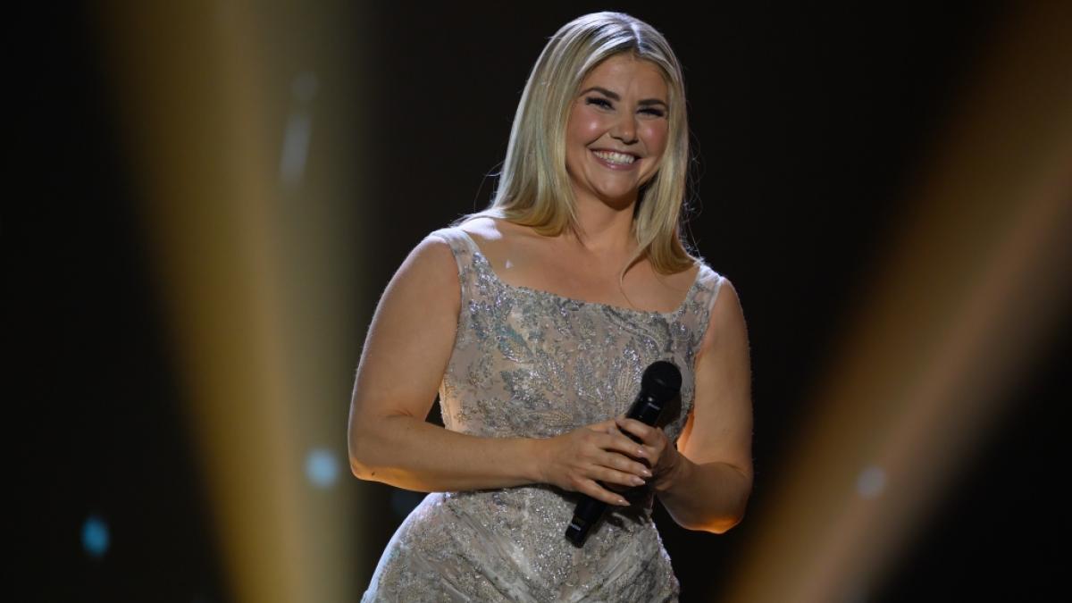 Auf der B&uuml;hne ein echter Hingucker: S&auml;ngerin Beatrice Egli. (Foto)