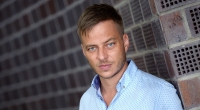 Der Schauspieler Tom Wlaschiha wurde durch die Erfolgsserie 