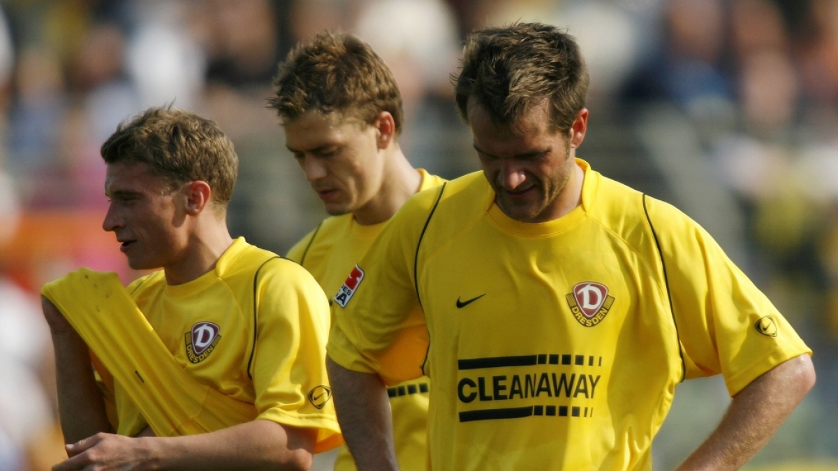 Ex-Fu&szlig;ballprofi Pavel Pergl (Mitte), hier mit seinen Teamkollegen Christian Fr&ouml;hlich (links) und Karsten Oswald (rechts), ist im Alter von nur 40 Jahren gestorben. (Foto)