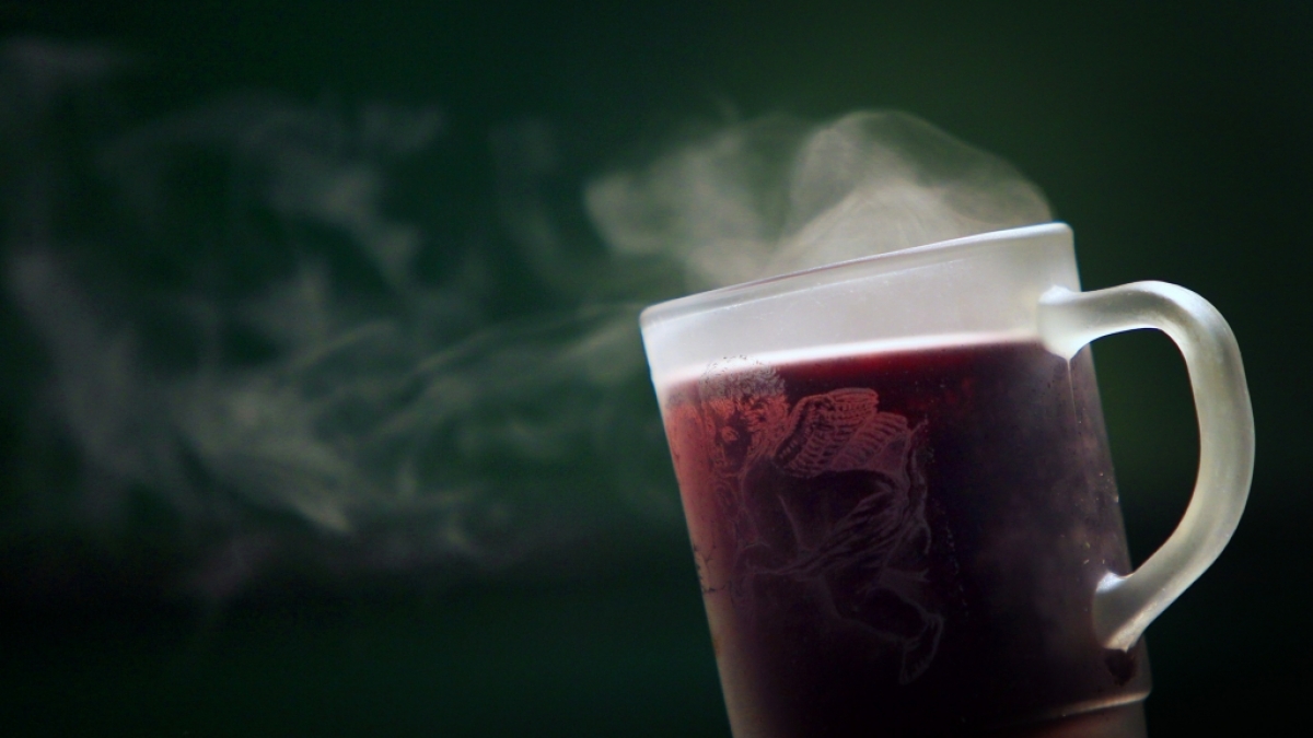 Im Geschmackstest schnitt billiger Gl&uuml;hwein &uuml;berraschenderweise besser ab, als teurer. (Foto)