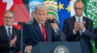Im Mittelpunkt steht Donald Trump für sein Leben gern - beim Friedensgipfel in Ägypten tappte der US-Präsident jedoch reihenweise ins Fettnäpfchen.
