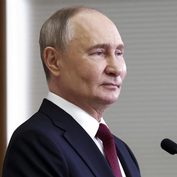 Putin-Offizier dreht während Kreml-Treffen durch