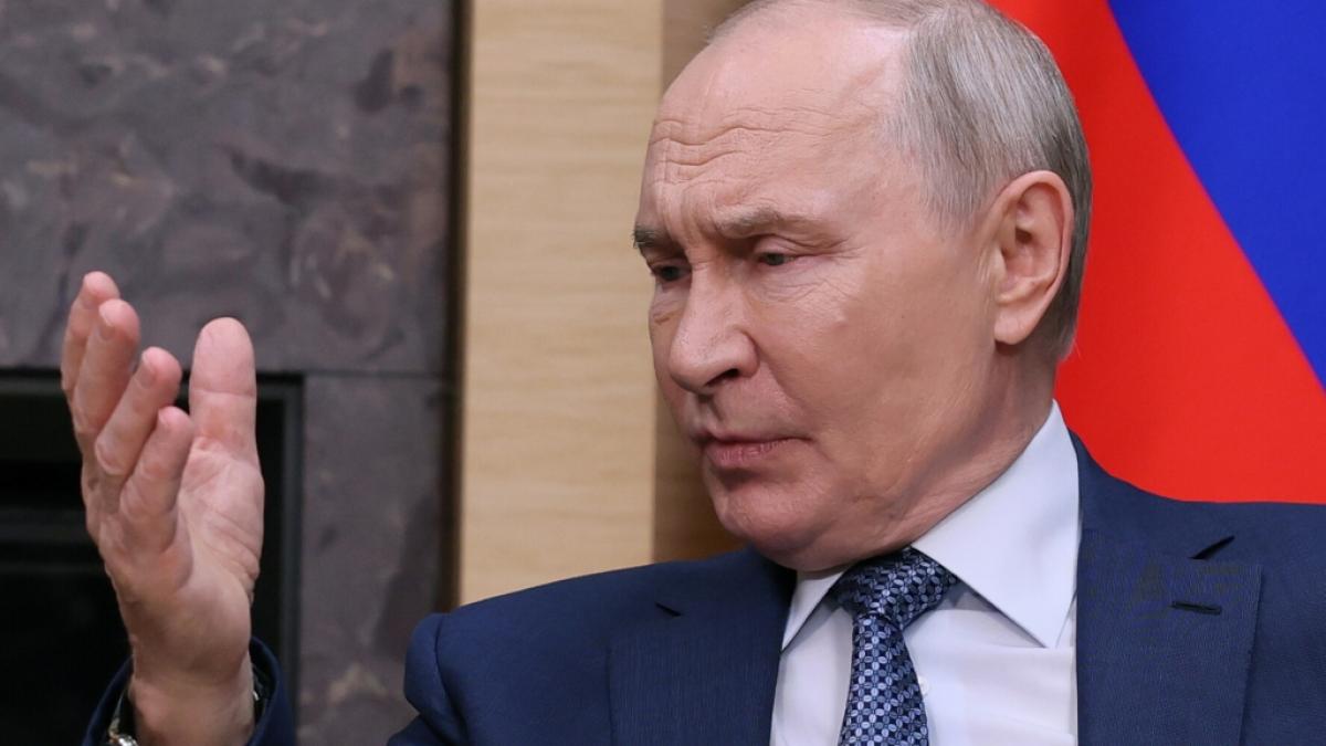 Infolge verheerender ukrainischer Drohnen-Angriffe ist Wladimir Putin gezwungen, Flugzeugbenzin aus dem Ausland einzukaufen. (Foto)