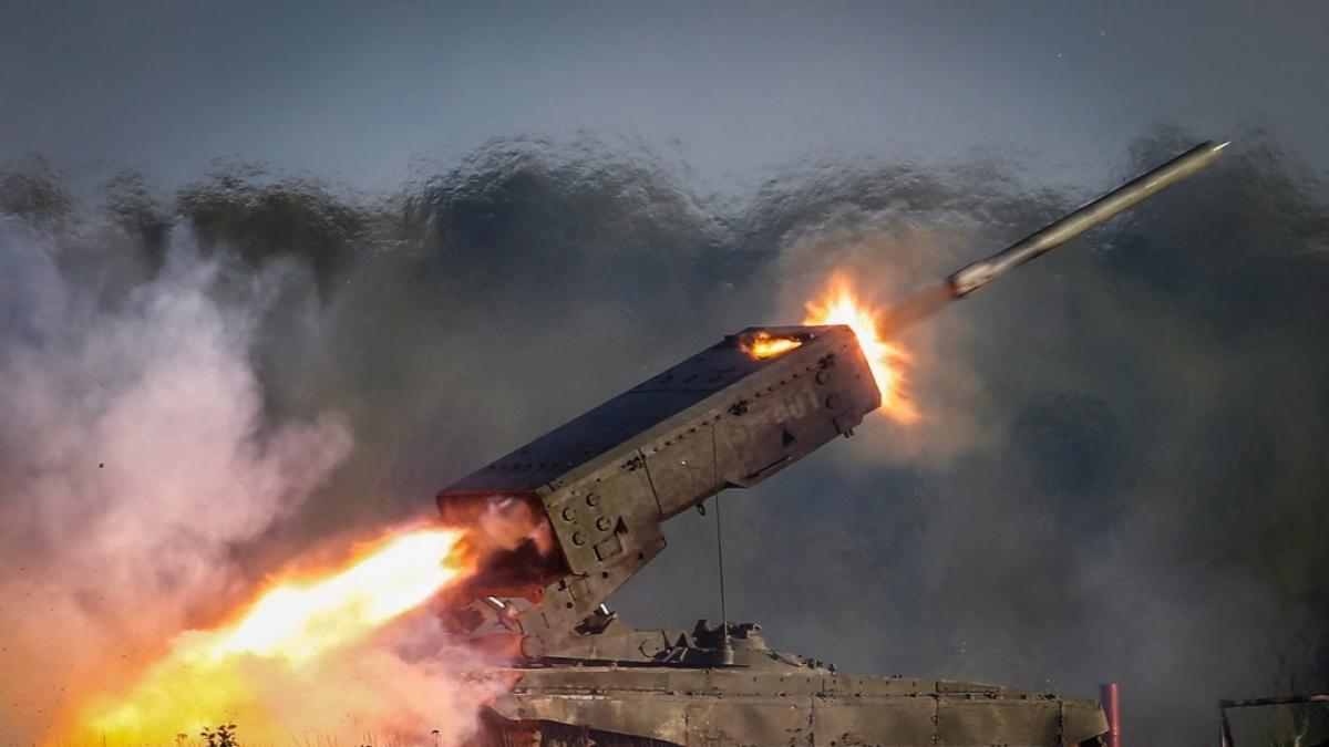 Sie gilt als gef&auml;hrlichste konservative Waffe der Welt und wird auch die "Atomwaffe des kleinen Mannes" genannt - Der Flammenwerfer&nbsp;TOS-1A (Archivbild). (Foto)