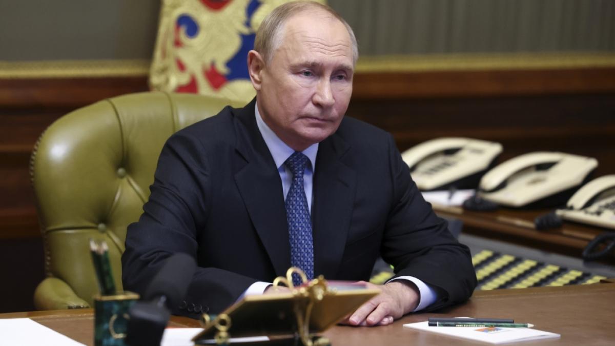 Wladimir Putin tritt in der &Ouml;ffentlichkeit am liebsten als ewig jung, kerngesund und topfit auf - doch einige Symptome kann der 72-J&auml;hrige nicht verbergen. (Foto)