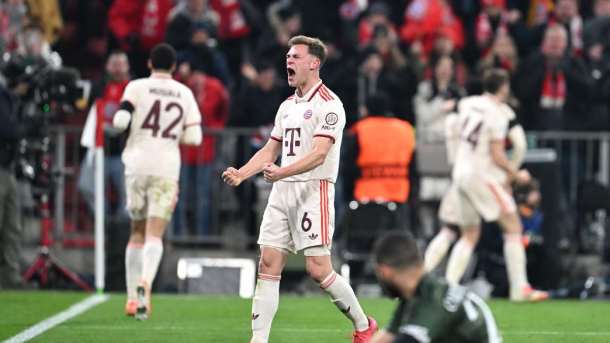 Joshua Kimmich jubelt. Der FC Bayern M&uuml;nchen hat sich f&uuml;r das Achtelfinale in der Champions League qualifiziert. (Foto)