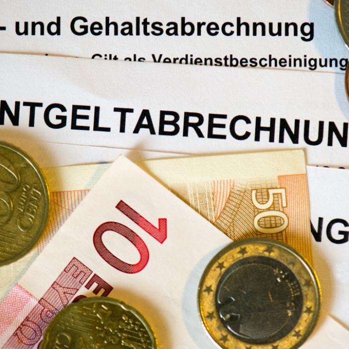 Arbeitnehmer sollen fast die Hälfte ihres Bruttolohns abgeben