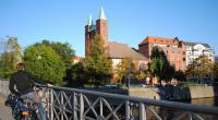 Ein Mann warf am Landwehrkanal in Berlin ein Fahrrad auf eine 60-jährige Bootsfahrerin. (Symbolfoto)
