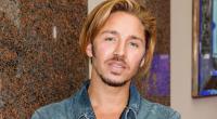 Gil Ofarim behauptet, in einem Leipziger Hotel antisemitisch angegangen worden zu sein nun findet sich der jüdische Musiker selbst auf der Anklagebank wieder.
