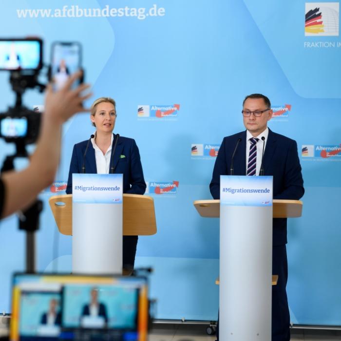 Bestwert in der Sonntagsfrage! AfD zieht mit Kanzlerpartei gleich