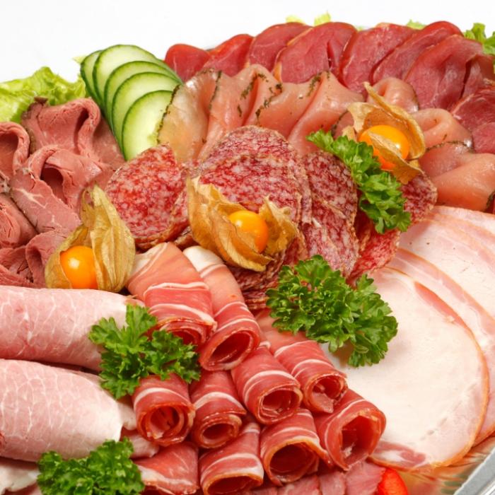 Edeka, Netto, Kaufland und Co. rufen krankmachende Wurst-Spezialität zurück