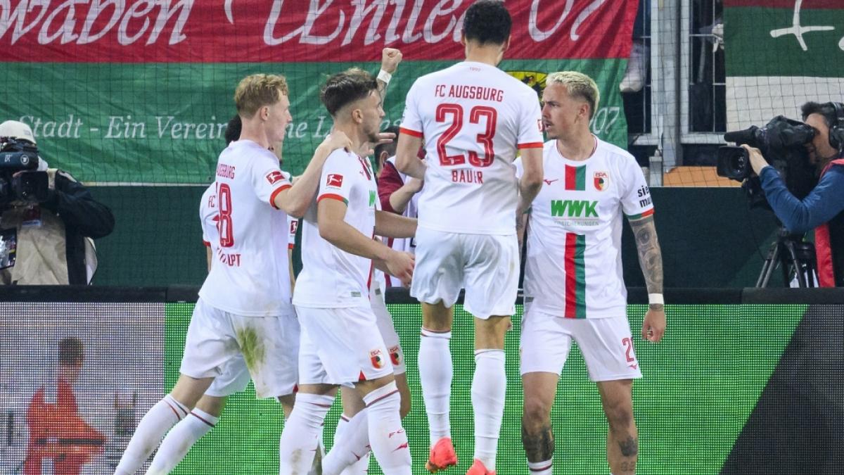 Aktuelle News &uuml;ber den FC Augsburg lesen Sie auf news.de. (Foto)