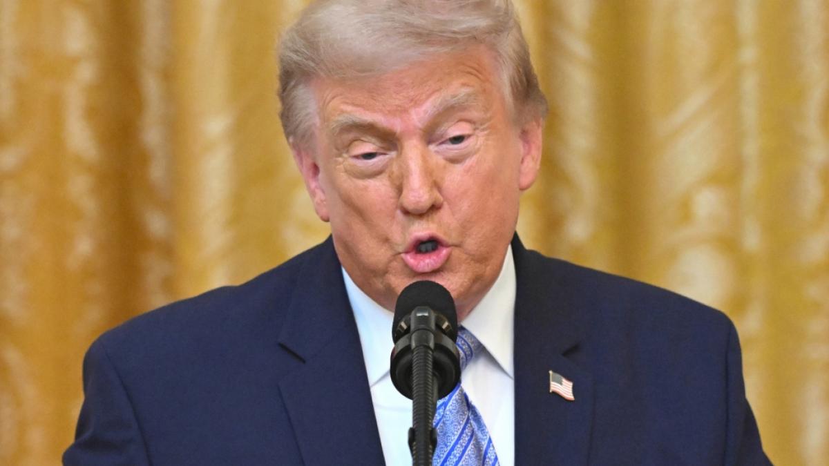 Dass sich Donald Trump mit der Zahl der US-Soldaten, die in seinem Iran-Krieg ihr Leben lie&szlig;en, in einem geschmacklosen Vergleich br&uuml;stet, hat eine Welle der Emp&ouml;rung ausgel&ouml;st. (Foto)