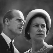 Die britische Königin Elizabeth II und ihr Gemahl, Prinz Philip, der Herzog von Edinburg, während eines Besuches am 20.06.1956.