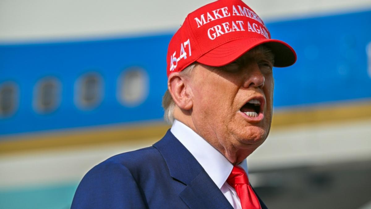 Seinem "Make America Great Again"-Schlachtruf zufolge wollte Donald Trump die USA wieder nach vorn bringen - nun schliddern die Staaten dem Ruin entgegen, die ein Wirtschaftsexperte warnt. (Foto)