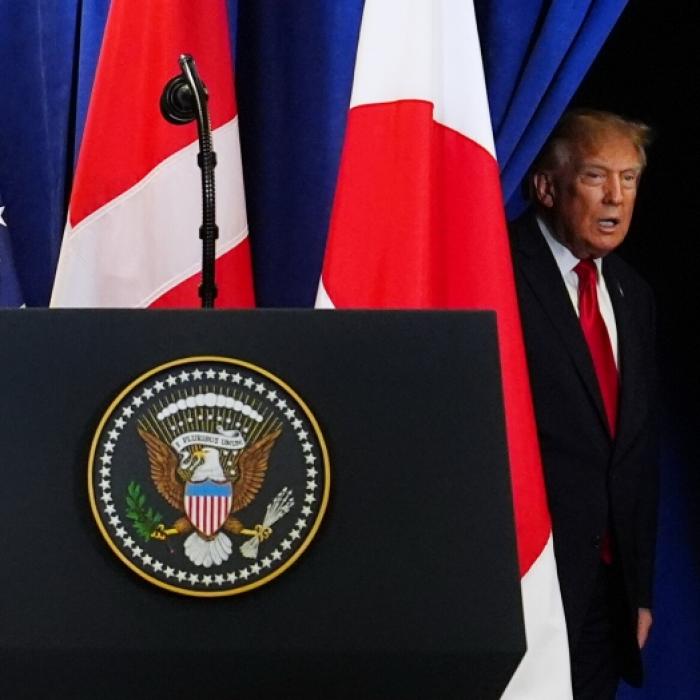 US-Präsident braucht Extra-Kissen zum Sitzen - und lässt Gerüchte explodieren